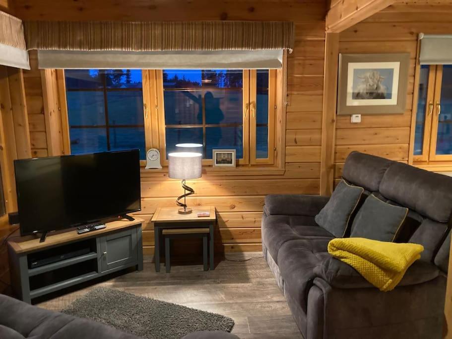 Red Squirrel Log Cabin With Hot Tub Keith Exterior foto