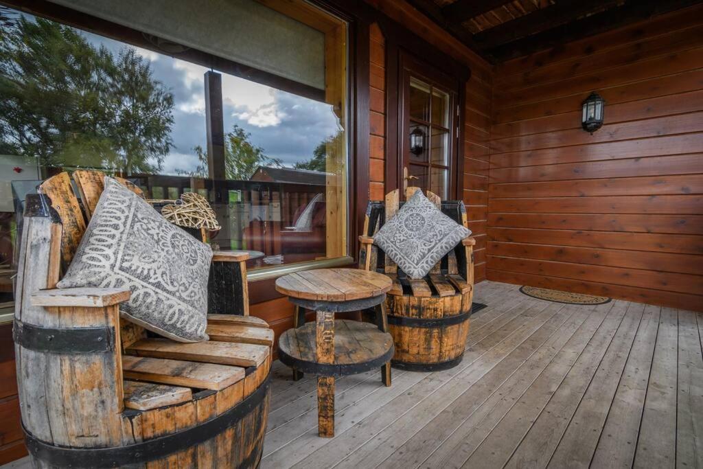 Red Squirrel Log Cabin With Hot Tub Keith Exterior foto