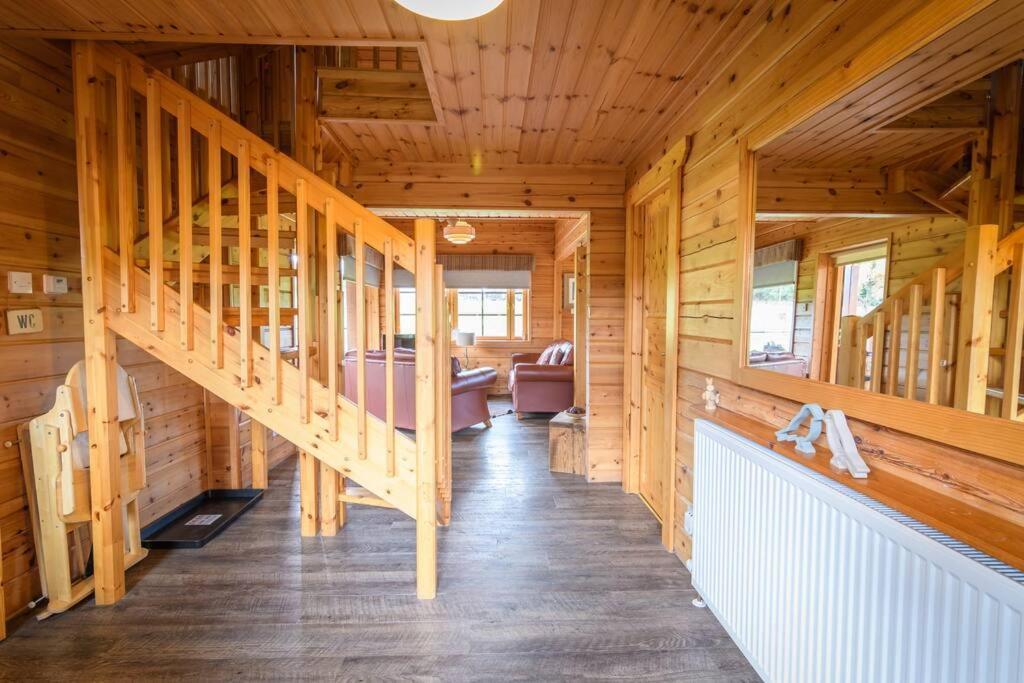 Red Squirrel Log Cabin With Hot Tub Keith Exterior foto